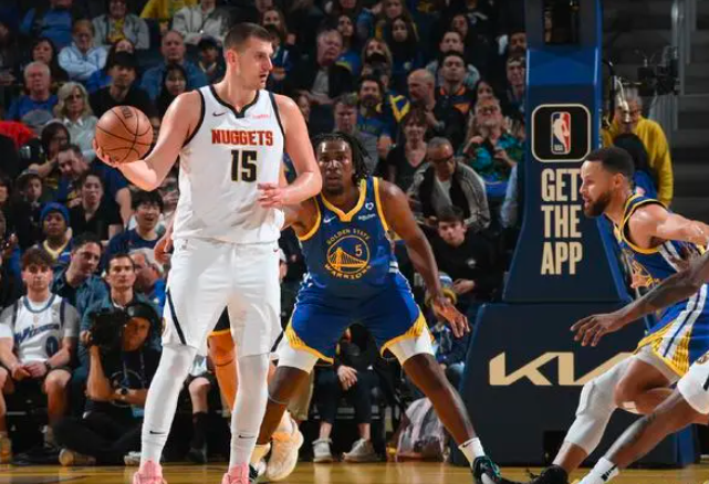 雄鹿大胜老鹰，字母哥30+独领风骚