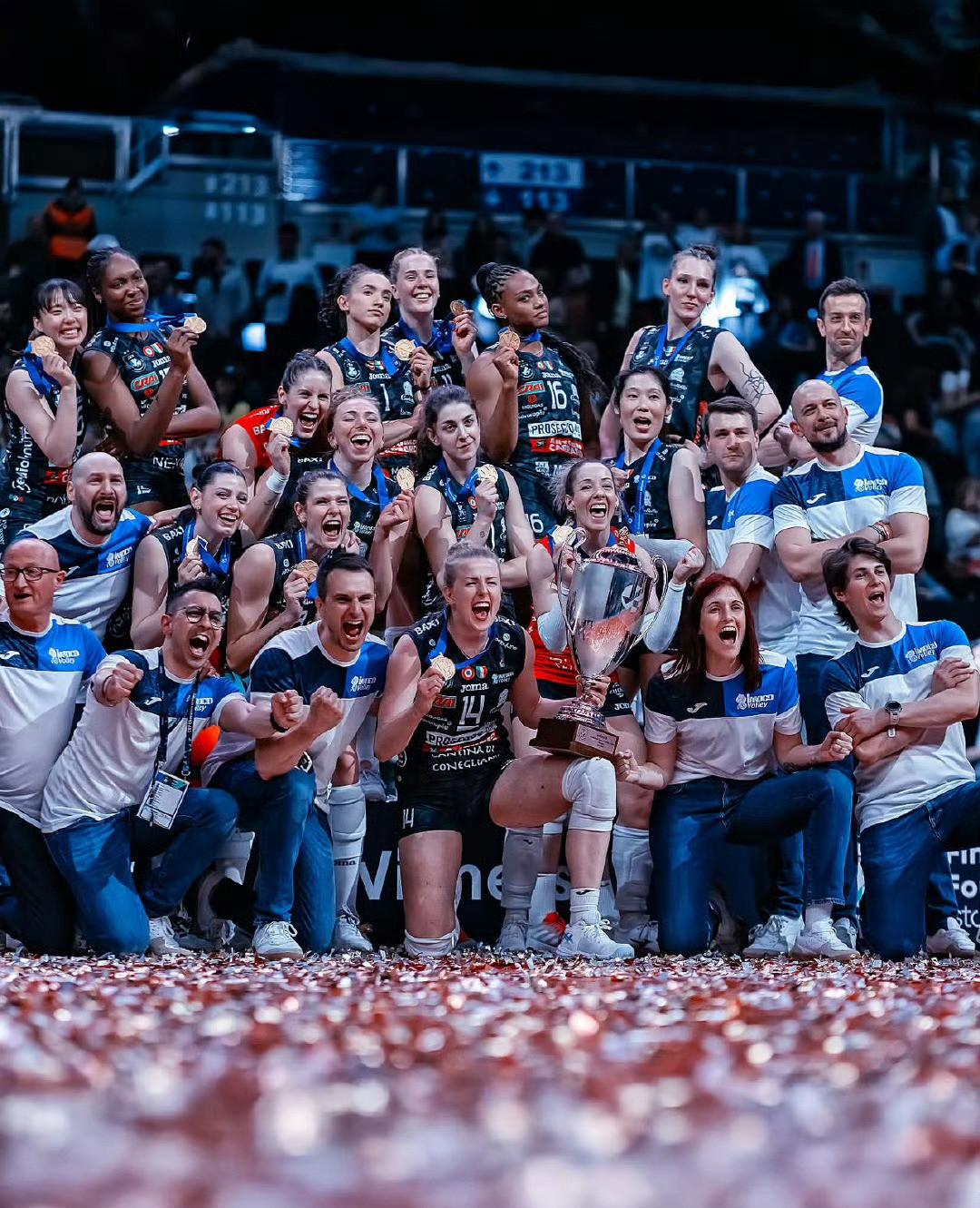 美国队在排球比赛中实力抢滩，夺冠