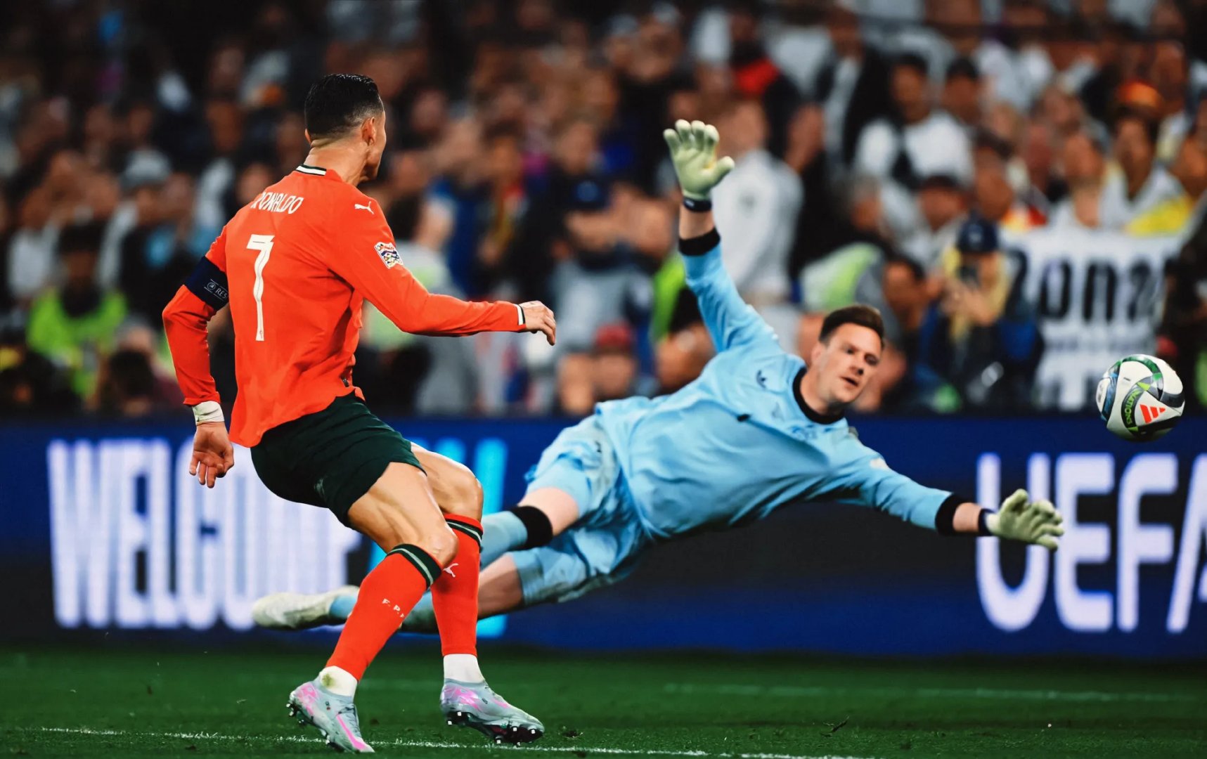 包含波兰翻盘葡萄牙，梅西关键制胜的词条