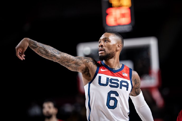 江苏队逆转青岛队,利拉德点燃赛场 江苏队逆转青岛队,利拉德点燃赛场